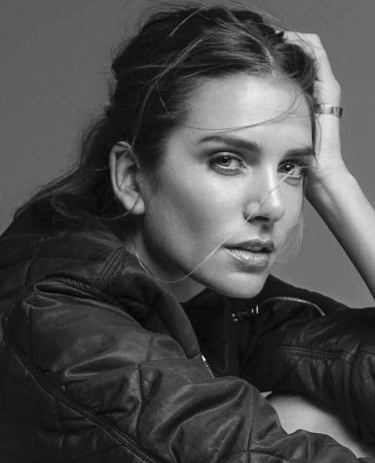 Independent_Model_Management_Valentina_Ferrer_Portfolio-2