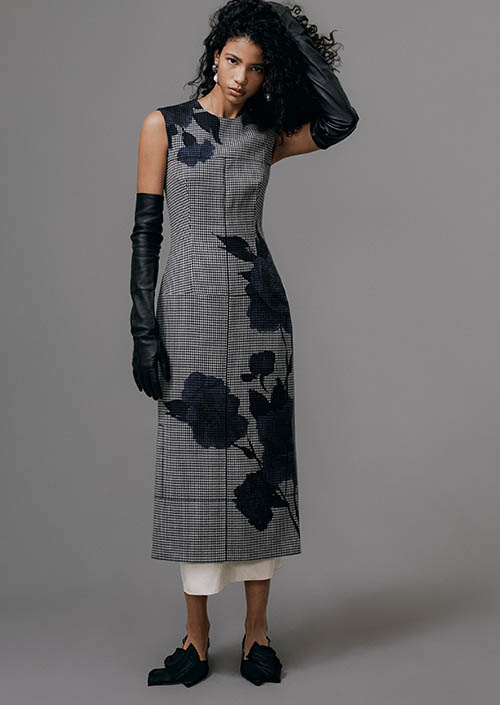 0011_ERDEM-Pre-Fall-2024-Photographed-by-Sonia-Szostak-Look-6